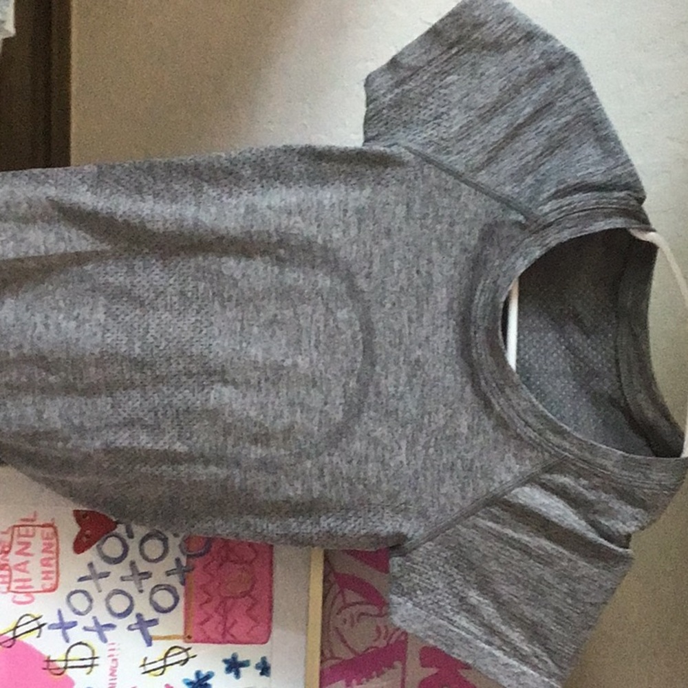 Grey lululemon shirt